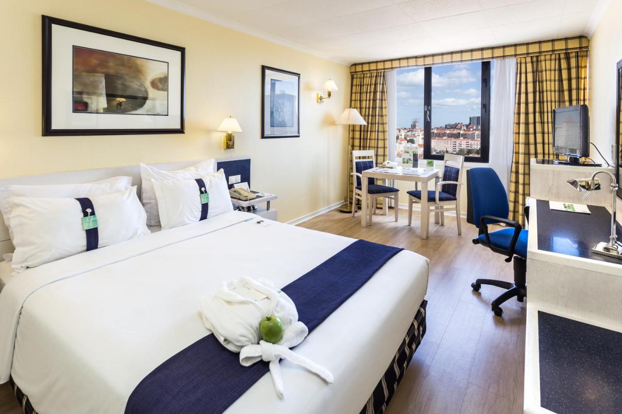 Standard Double Room with City View