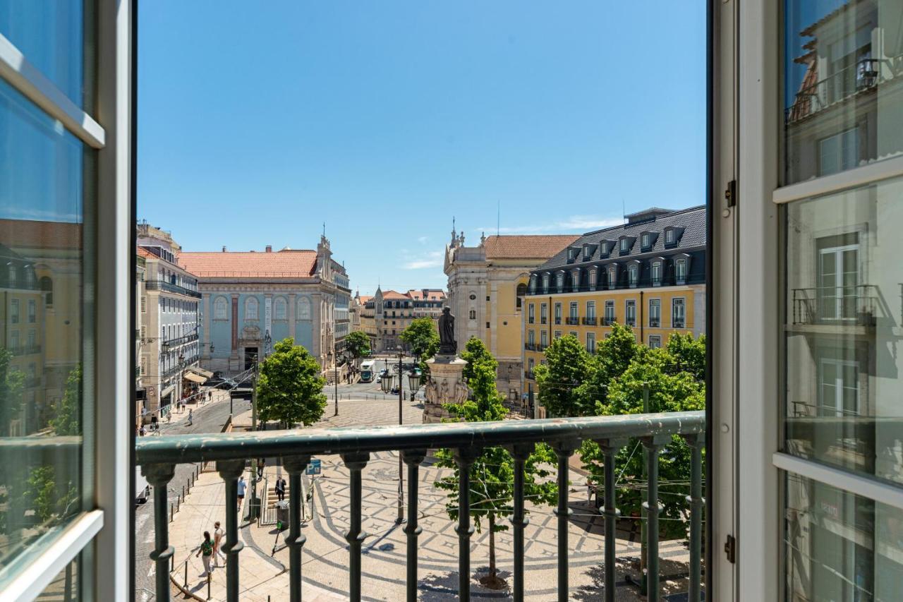 Deluxe 2 Bedroom Suite with Square View