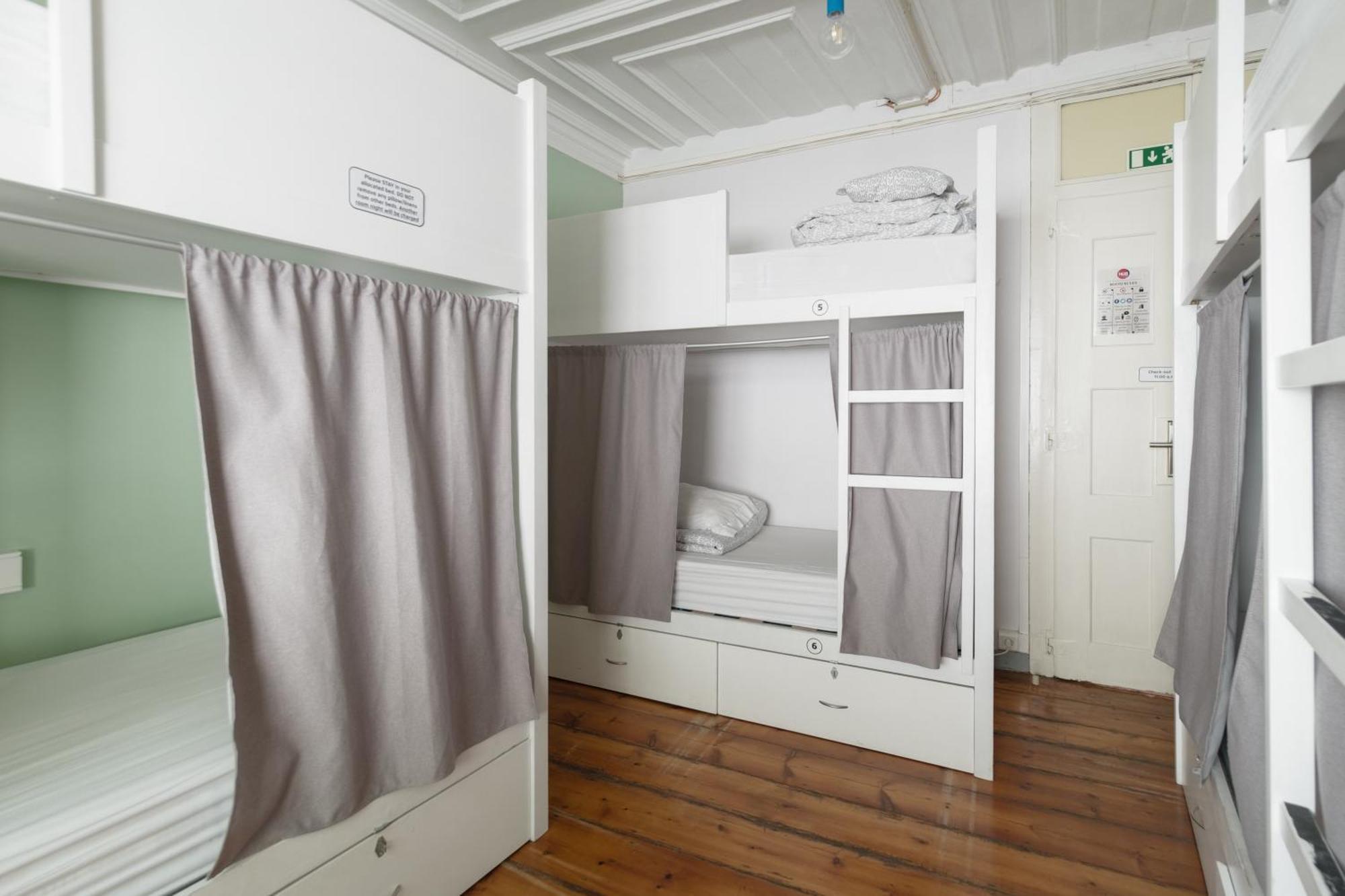 Bed in 6-Bed Mixed Dormitory Room