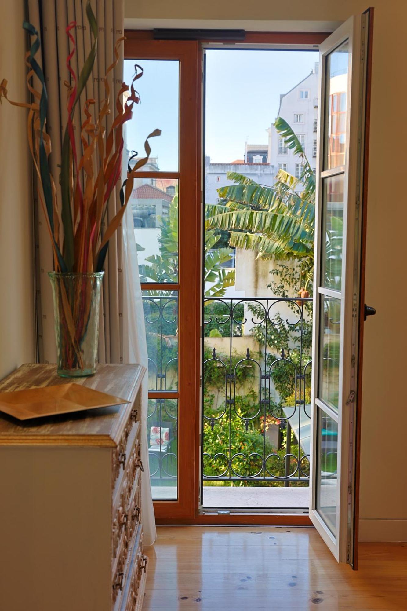 Three-Bedroom Deluxe Apartment with Garden View