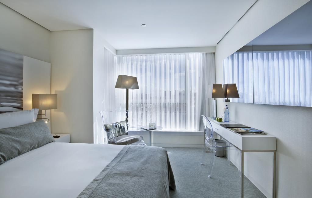 Deluxe Double or Twin Room with City View