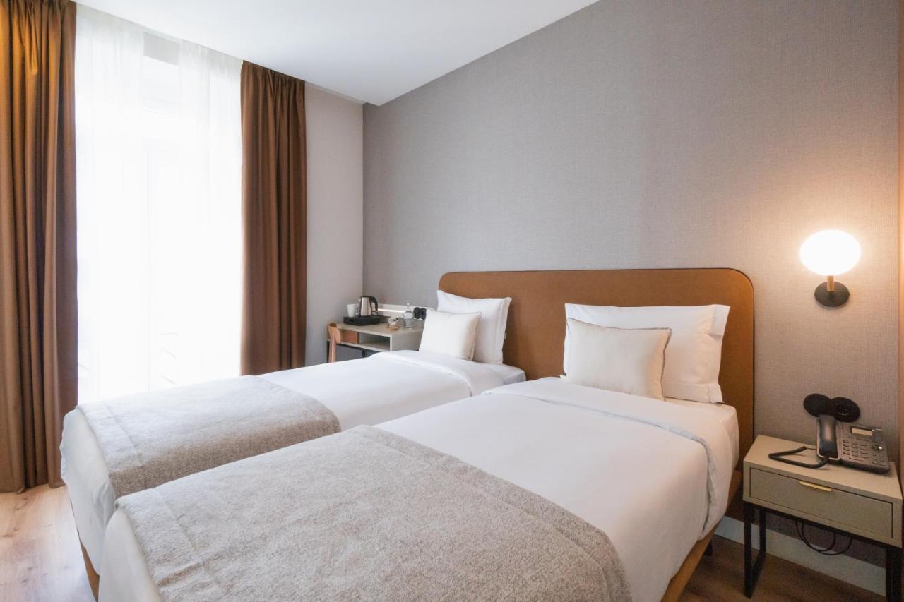 Classic Room with Street View
